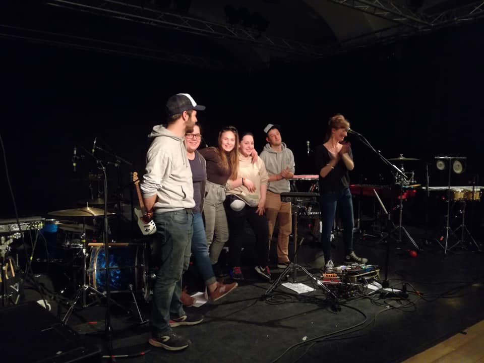 56800693_402081827281062_6512044626969362432_n